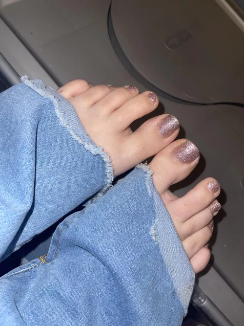Sparkly nails and flare jeans … by J0siie