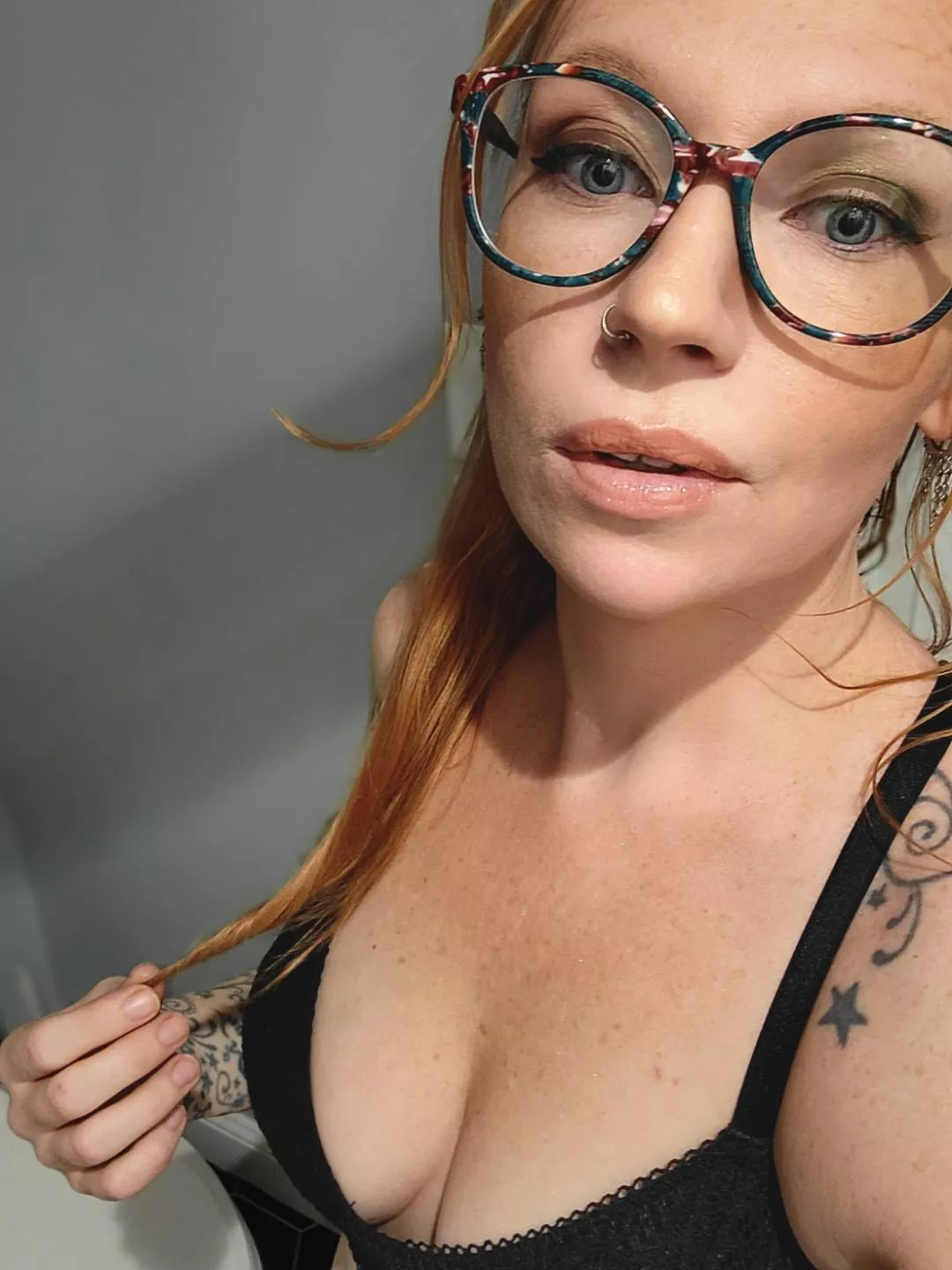specs and frex 🤓 posted by lonelyfanslucygirl
