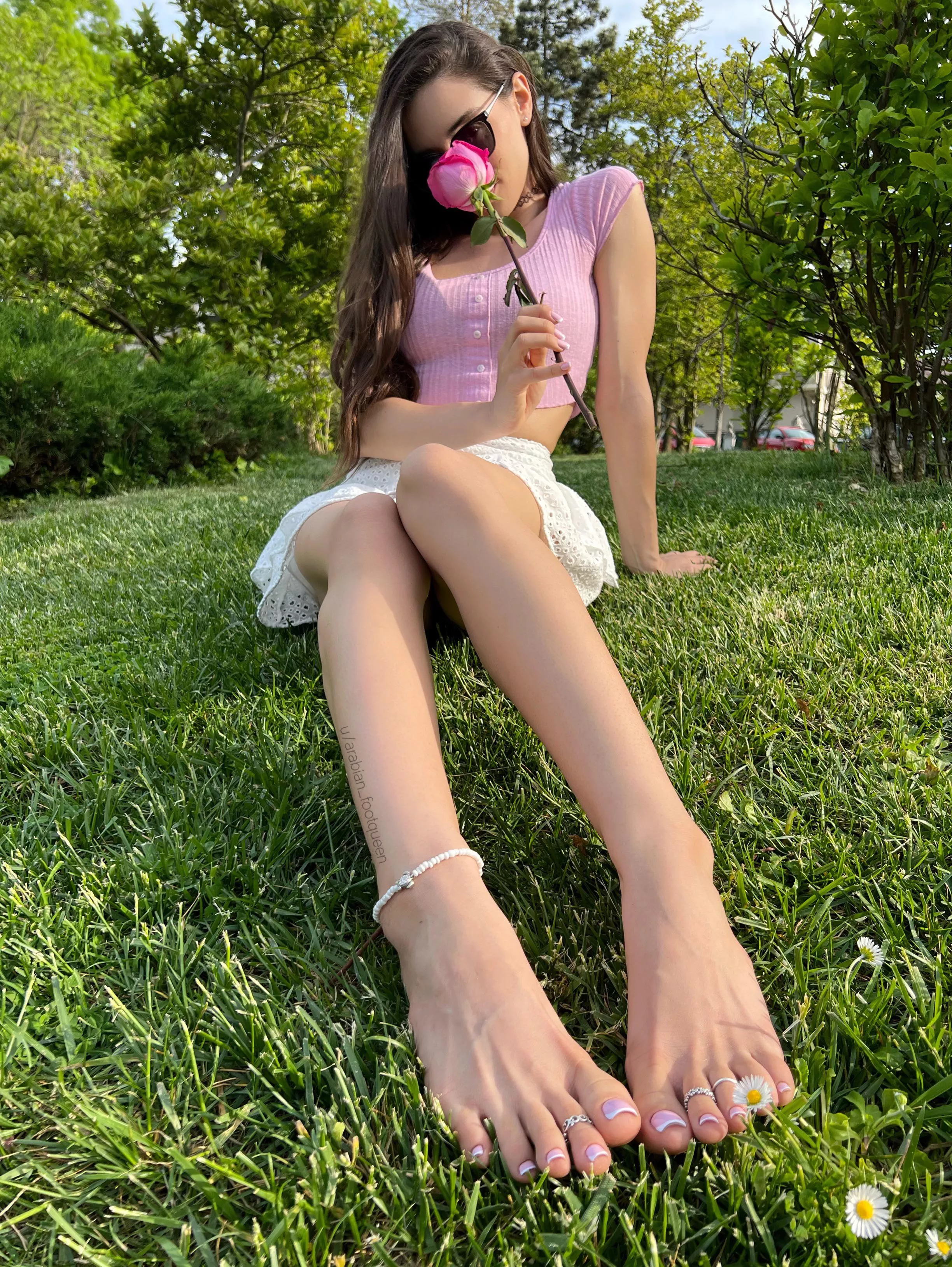 Spend the day by my pretty pedicured toes 🌸💗 posted by arabian_footqueen