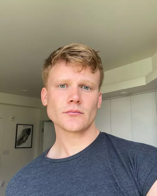 Spent the last year not feeling too great about my body and mental health, but have spent the last few months getting myself out of a rut and I’m 𝑓𝑖𝑛𝑎𝑙𝑙𝑦 starting to feel like myself again ❤️🙏🏼 by Austx10