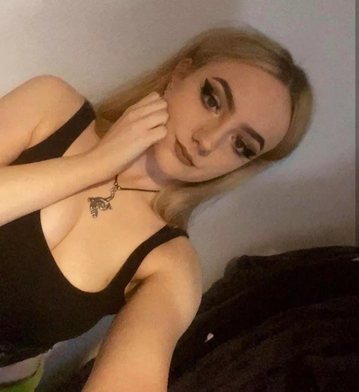 Spicy girl from the UK ready to drain your balls! 😘 Add me on Instagram for a free treat 🤤 @xxdirtyalinaxx posted by Short-Spirit8066