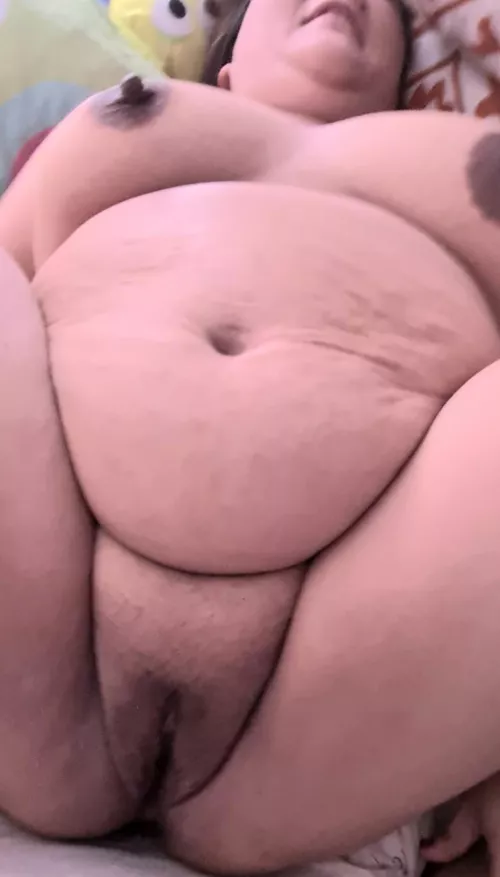 spreading for more by dragonfruit907