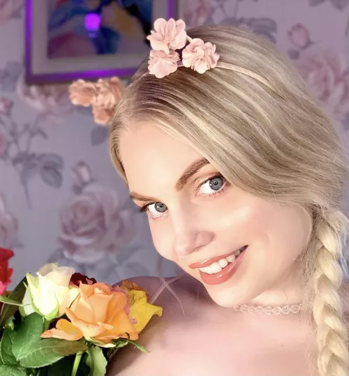 Spring kitten 🐱 by ittybityprettykitty