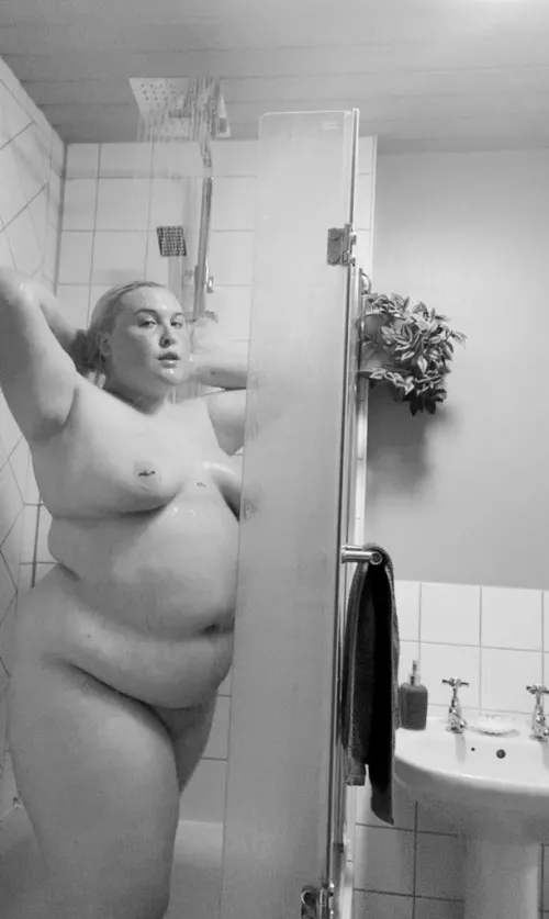 Spy on me in the shower by Mayukoffical