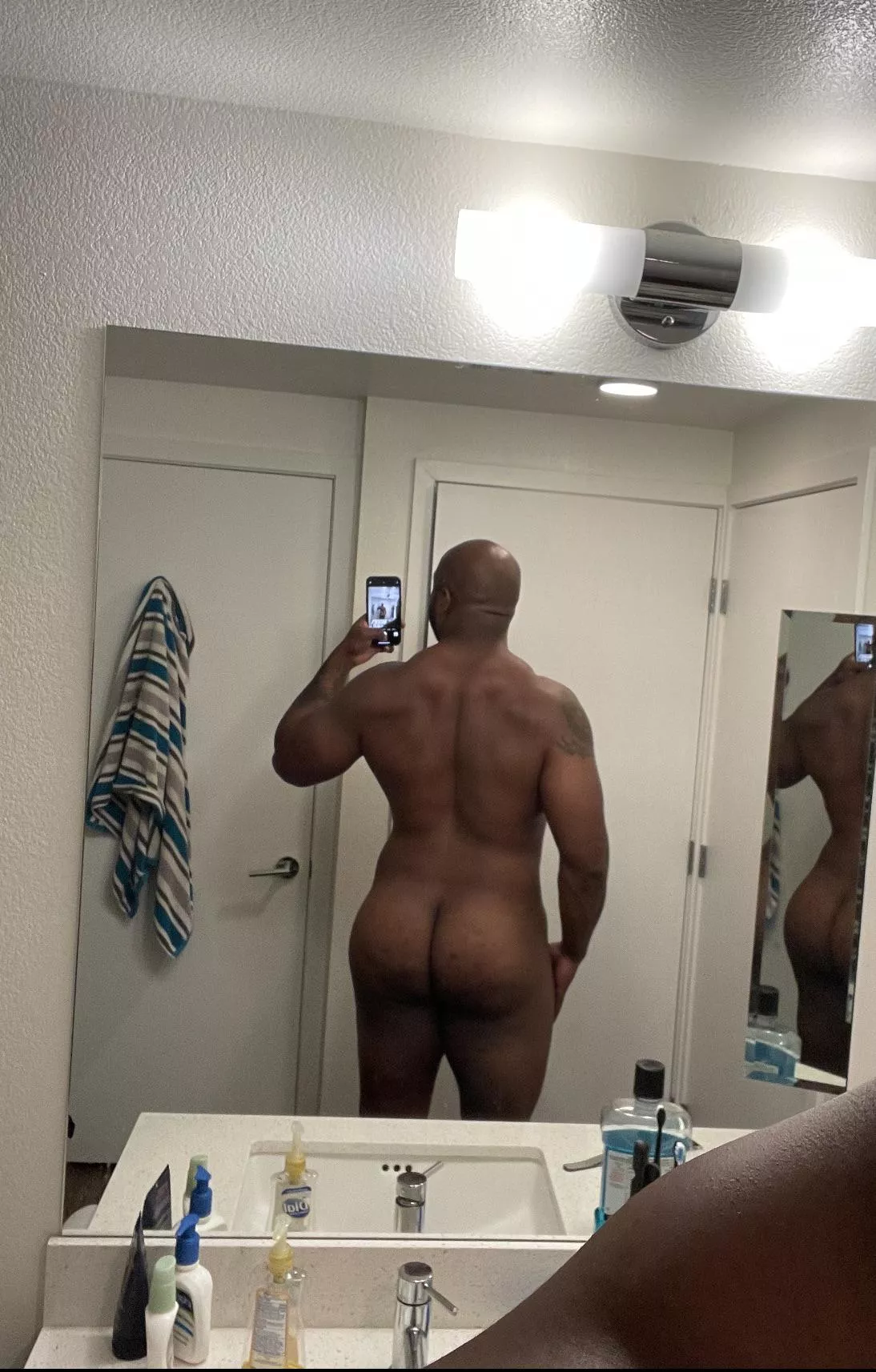 Squat 650 lbs and towing around a whole wagon posted by doc_king126