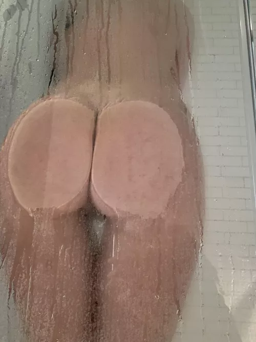 Squeaky clean! Who wants to get me dirty again? by ecstasynymph