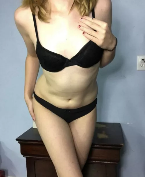 St Paddy’s day is coming up. Time to support your pale a[f] Irish queens ☘️ by Spicy-Bunny
