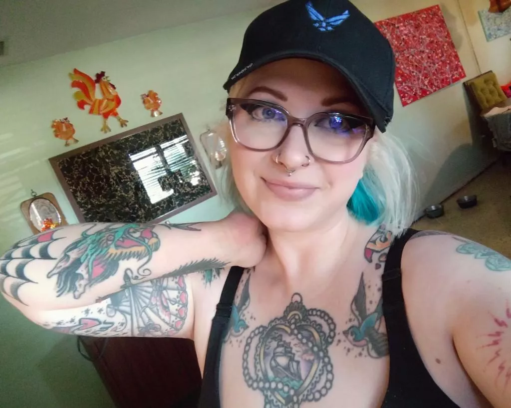 stand by your man 🖤 posted by the_stephanie_pea