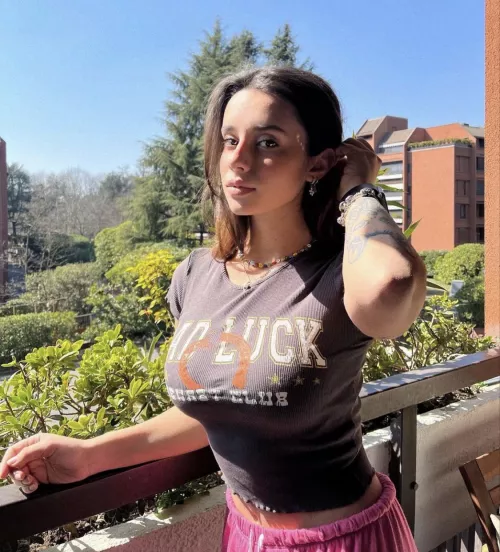 Stand out by weezyouttahere13