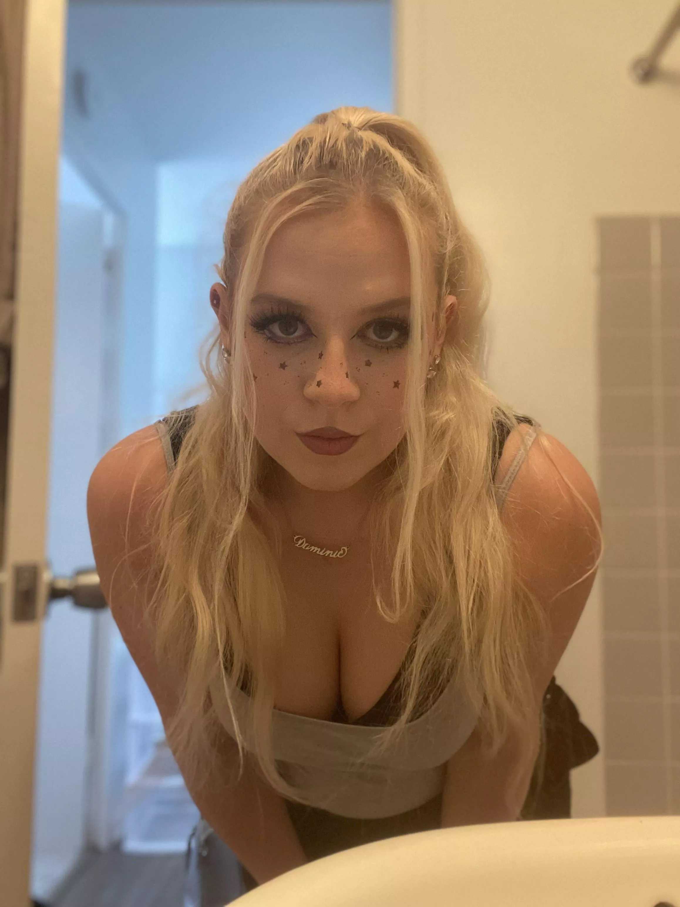 Star Freckles! Imagine my sucking your cock like this 🥵 posted by rowan_carter