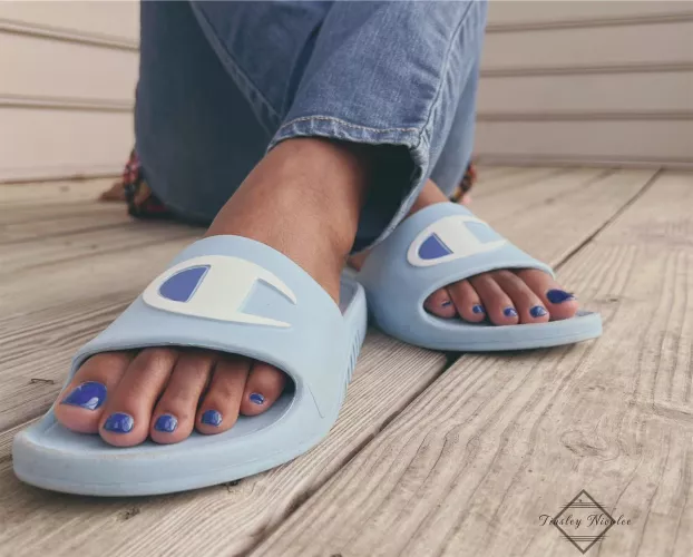 Stare at my feet while you play with your cock by TinsleyNicolee