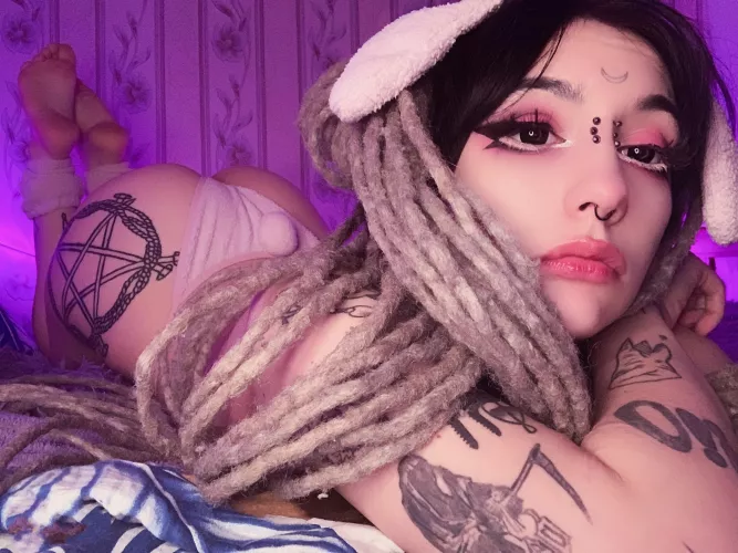 Start using me, please 🖤🎆 by Pretty_marry