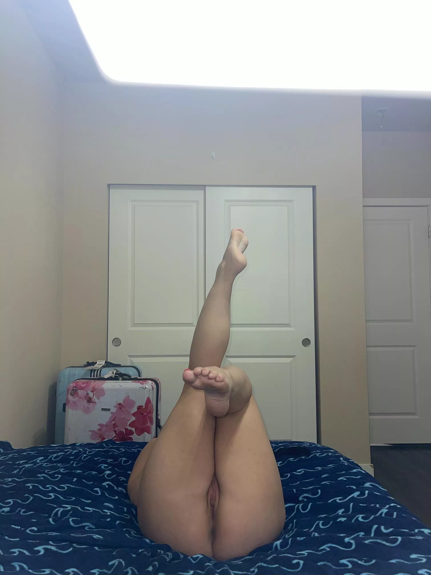 Start with my feet first😉 Free trials going on now, don’t miss out😈 posted by Foxxxccouple69