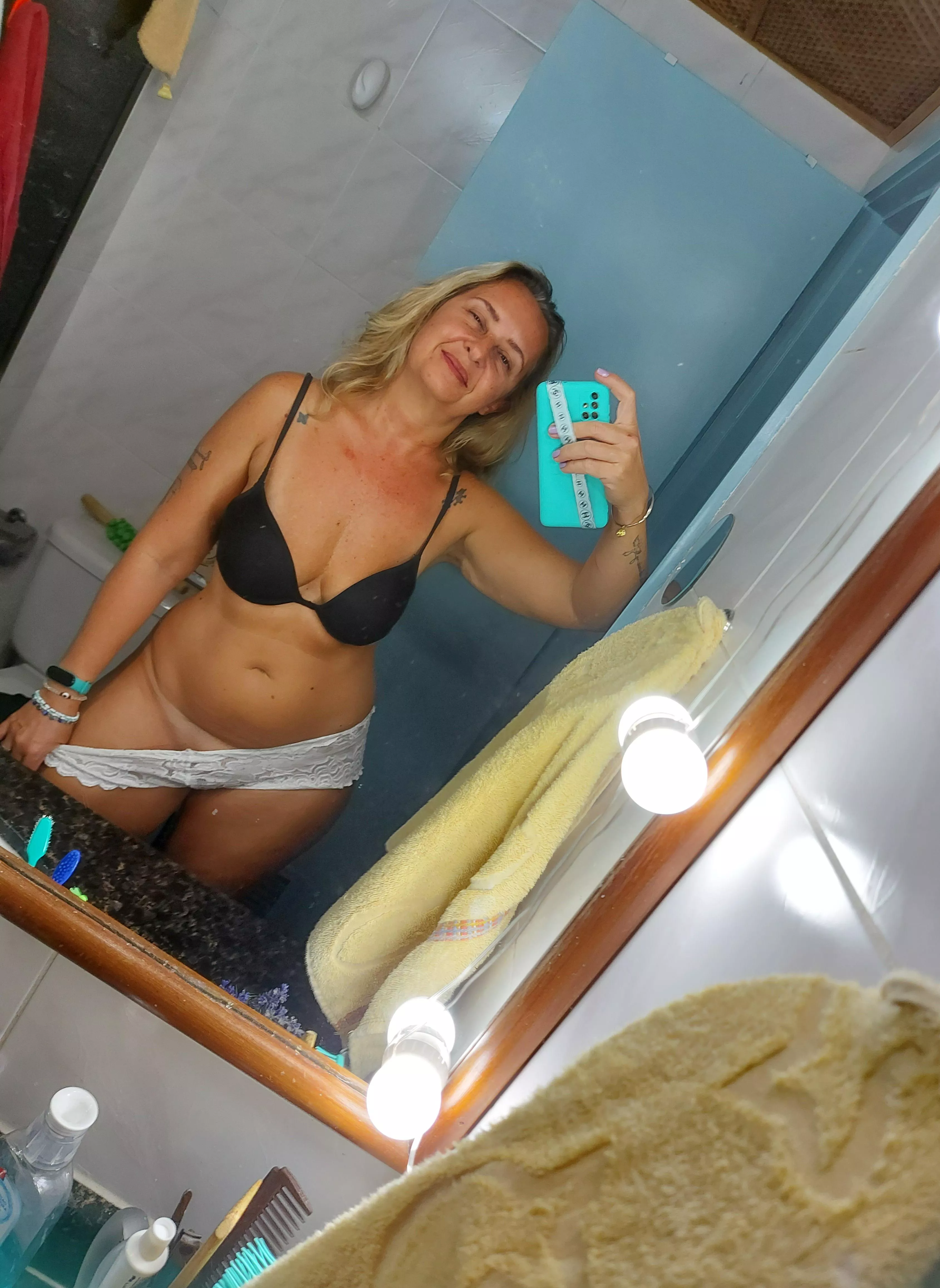 Starting my Friday mood, enjoy my VIP world posted by MelVipWorld