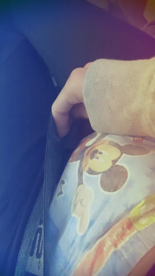 Starting the day with a fresh new diaper (dms are open btw) by nicehog678