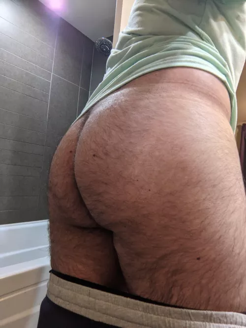 Starting to feel more confident about my hairy ass by ThorinsSissy