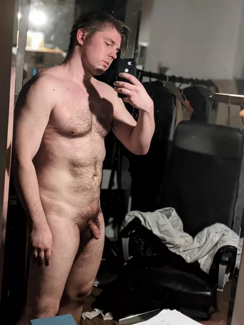 Stayed up all night studying, didn't realize that has the same effect as cold water 😂 Could use a hand warming up. by BruderEnoch