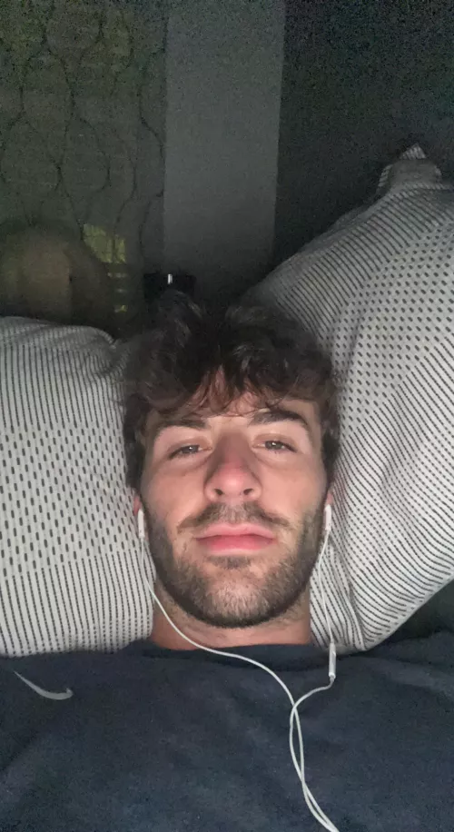 Staying in by DerekAndrewsXXX