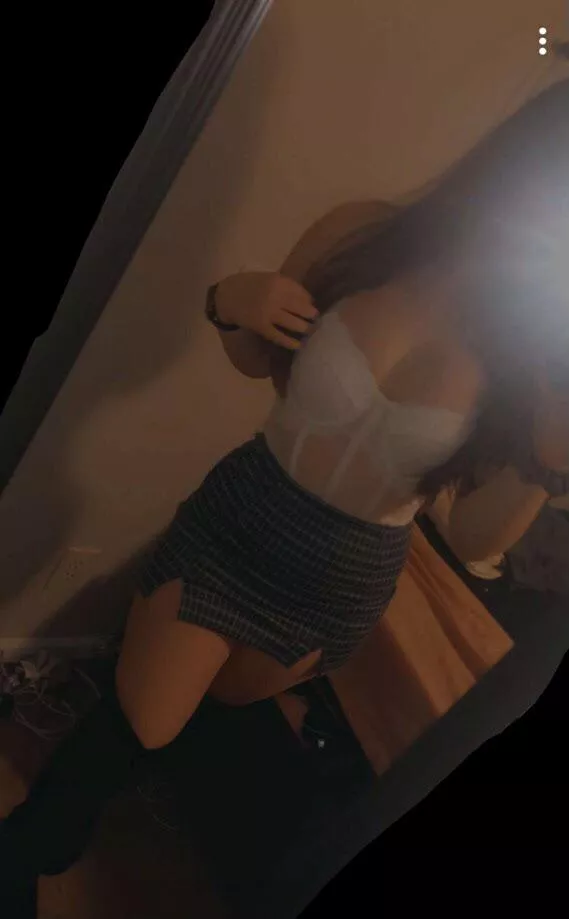 [STBA] How do you like my skirt? posted by MeAndMyBooty