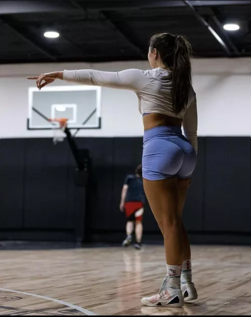 Steph by Candid-Neck-9810