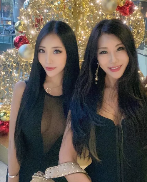 Stephanie & Mom by FireSt77