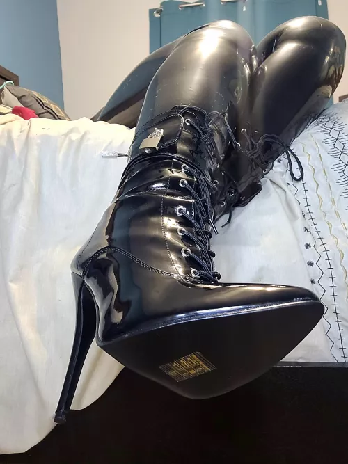 still can't beleive I made that countdown to snap this pic by SweetheartLatex