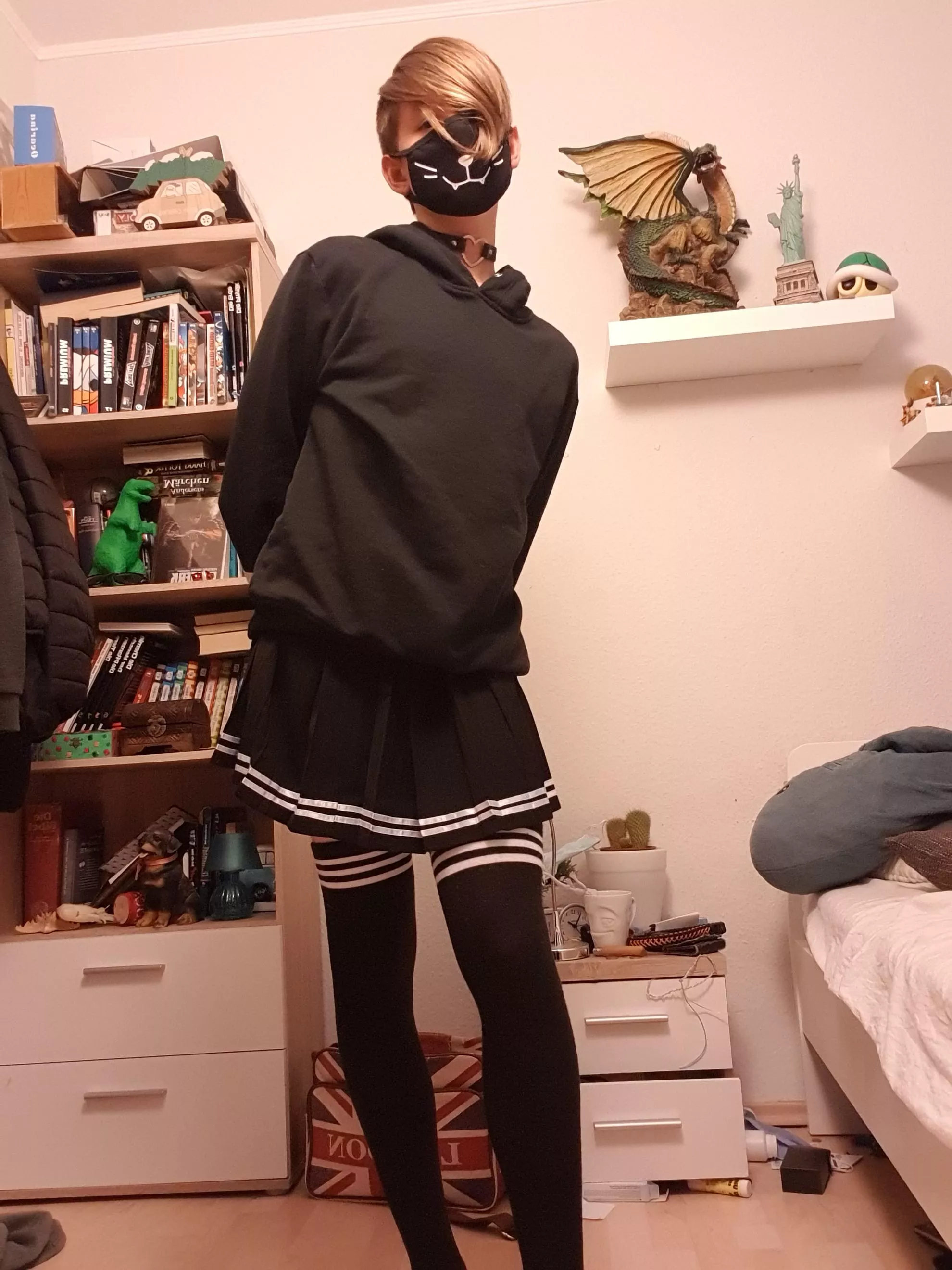 still here just vibinn posted by bloodborn_redlion