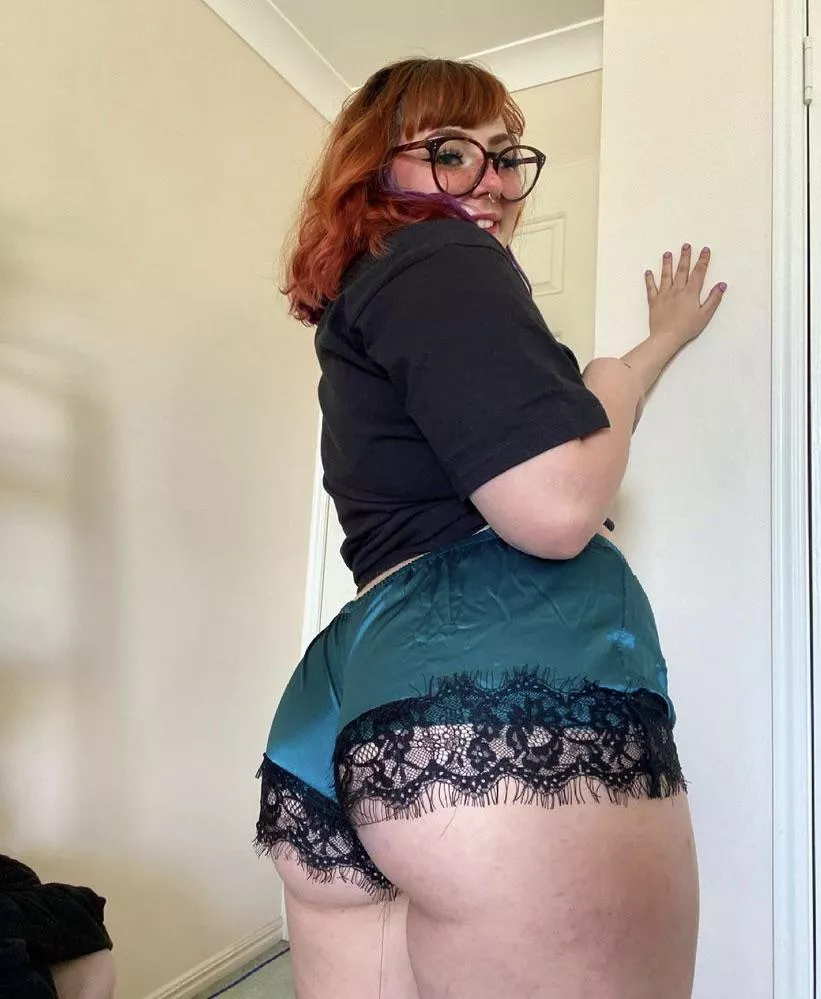 Still looking for a feeder posted by Cutefeedee12