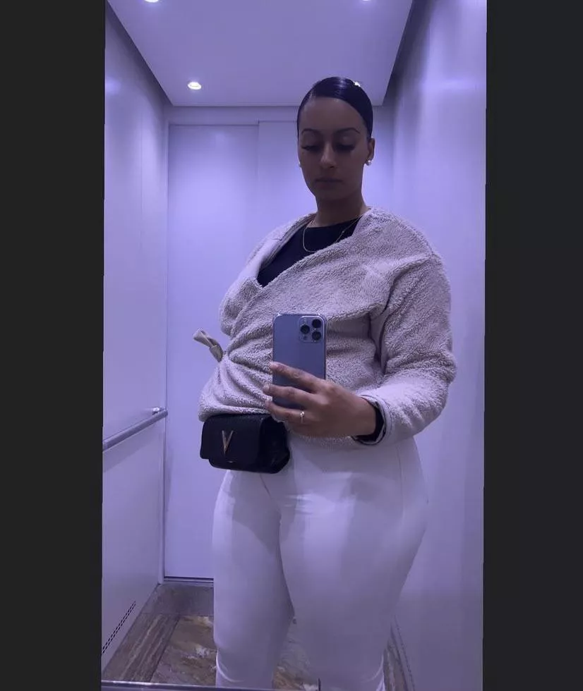 Still looking for a feeder my goal is immobile and I been growing for two years on and off and now I’m ready to grow as big as possible posted by Fatfeedee12