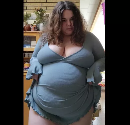 Still looking for a feeder/boyfriend my goal is immobile I Ben gaining for two years and I’m ready to blow up by Penutbuttercup