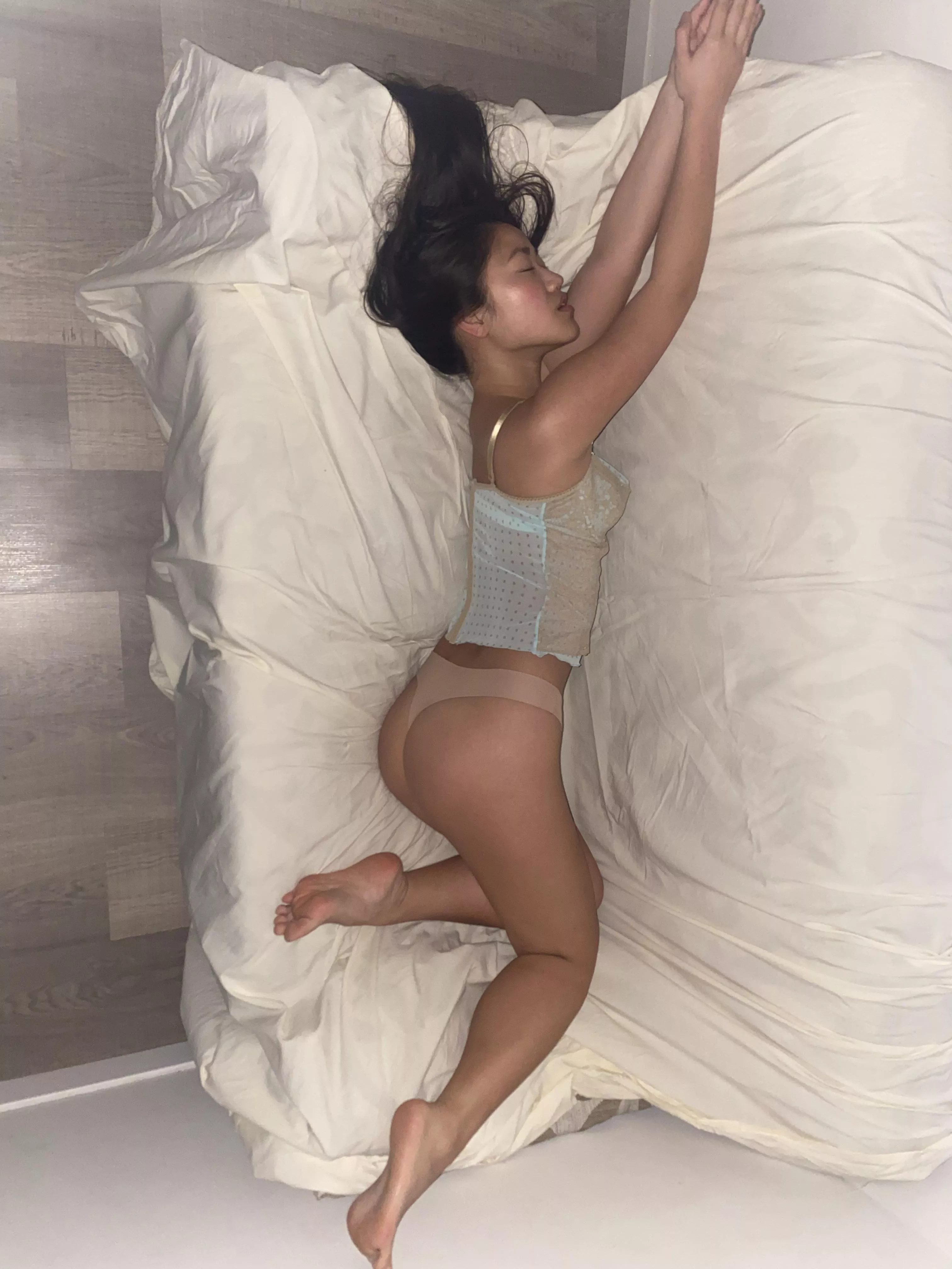 Still so sleepy, wake me up posted by Pocahontas__mood