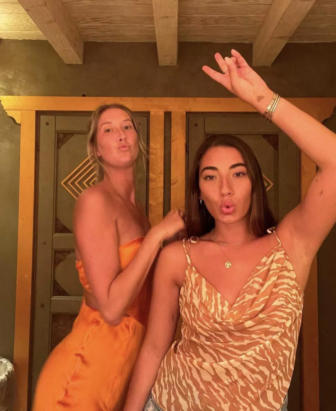 Stinky Swedish armpit posted by huagyk