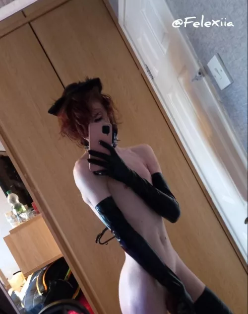 stockings and gloves :D by Felexiia