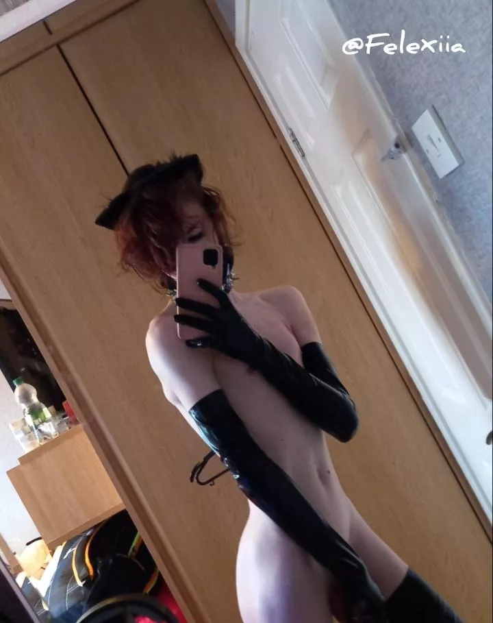 stockings and gloves :D posted by Felexiia