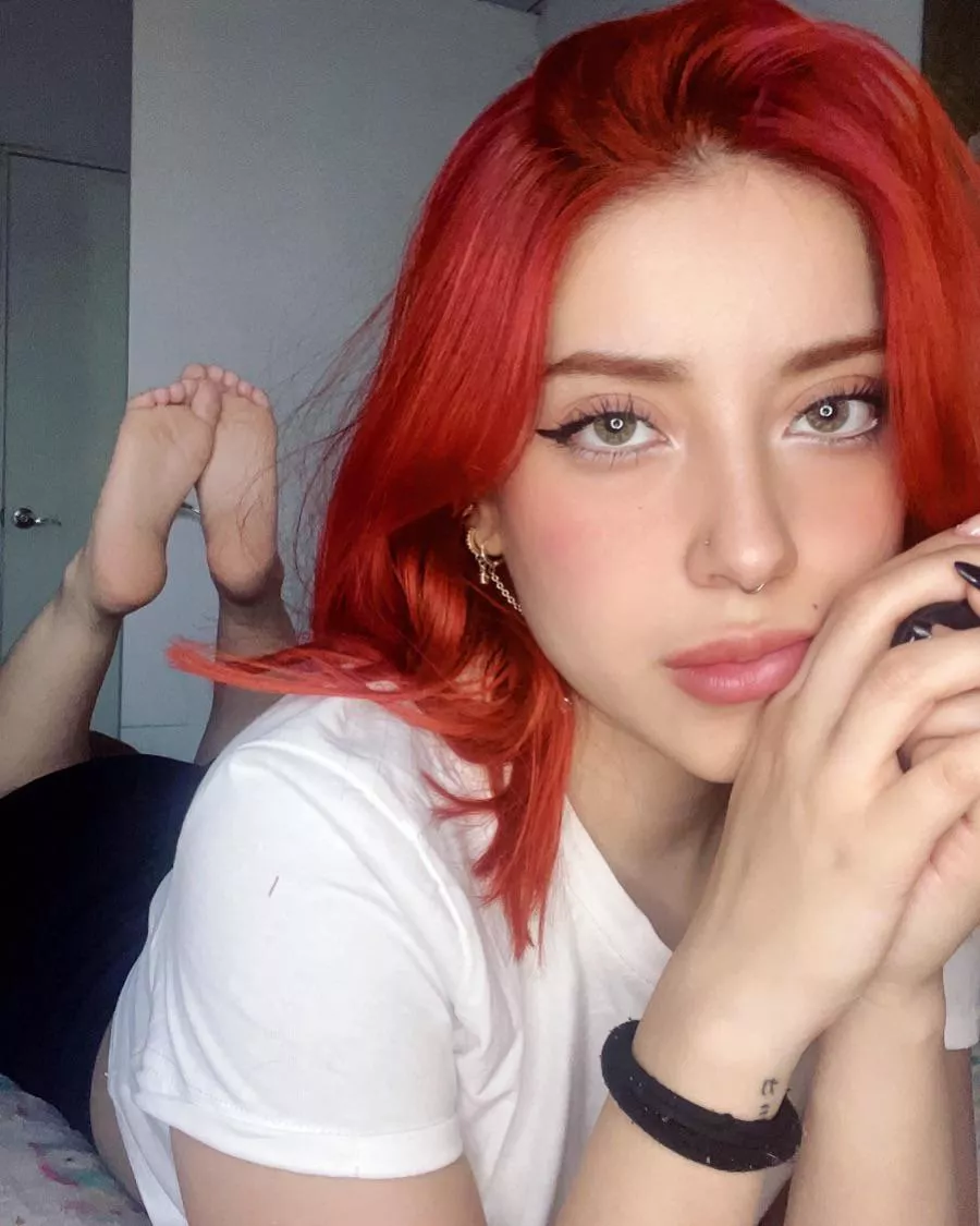 stop looking 🫣 posted by pinkpastel_