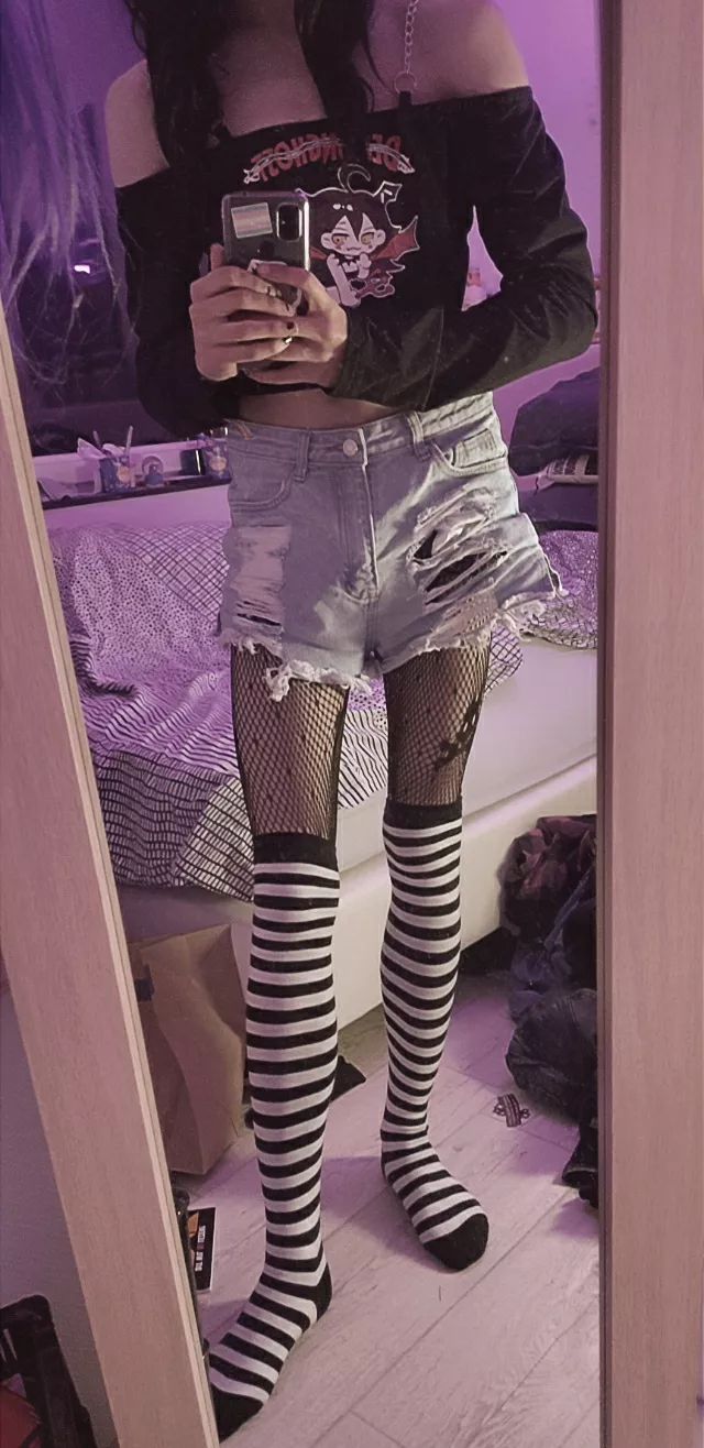 stop scrolling!! free hugs here :3 posted by AmyLikesSeals