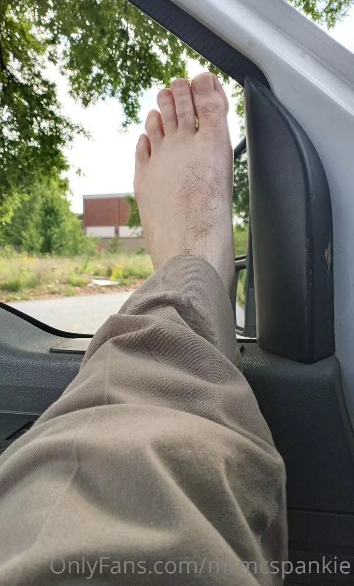 Straight and married but need a sugar daddy to worship my feet and spoil me posted by Mrmcspankie