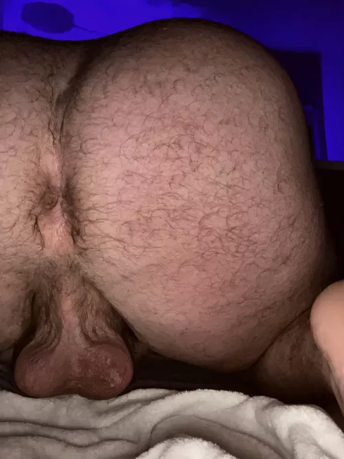 Straight dude fighting that urge to spread by BigTree7591