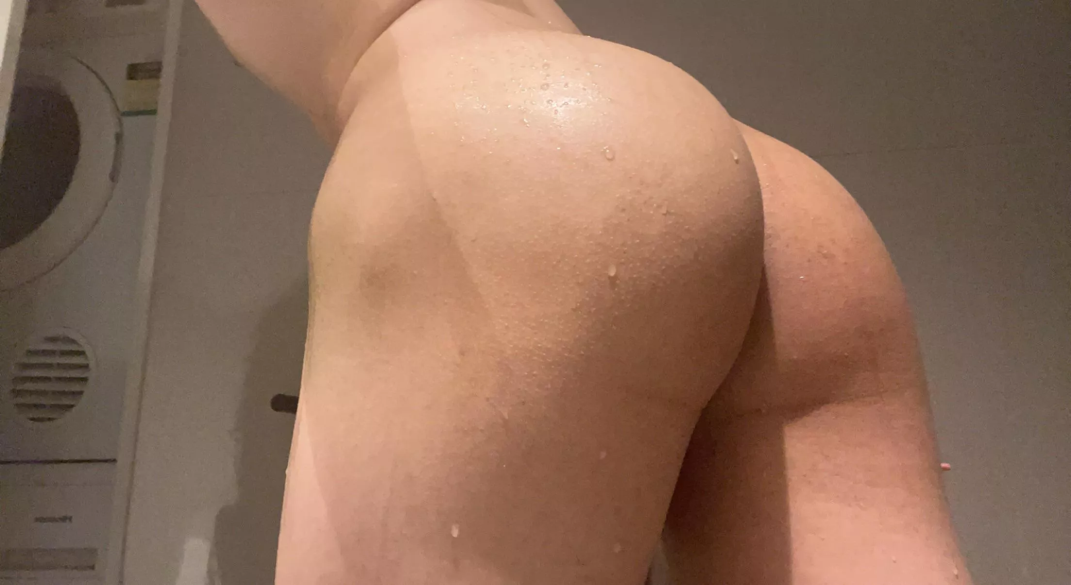 Straight out of the shower 💦💦 who wants a taste 😜 posted by Daddysboy9000