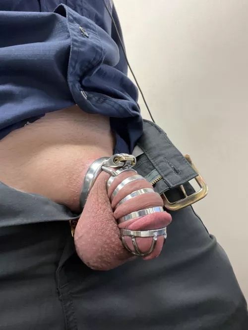 Straining at work scrolling by CaisCuck