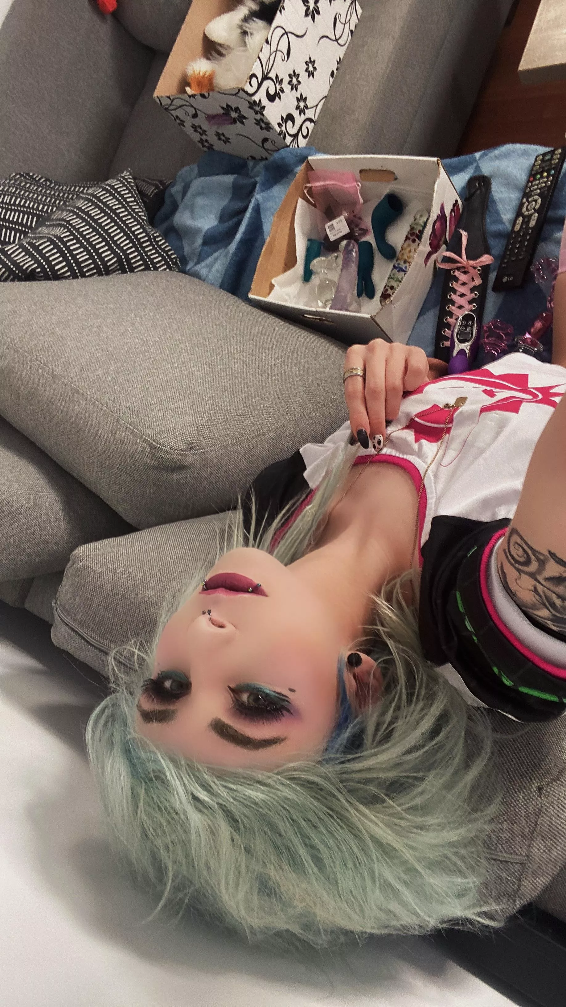 Stream in 25 min :3 https://m.chaturbate.com/madelinexoxo666/ posted by Madelinexoxo666