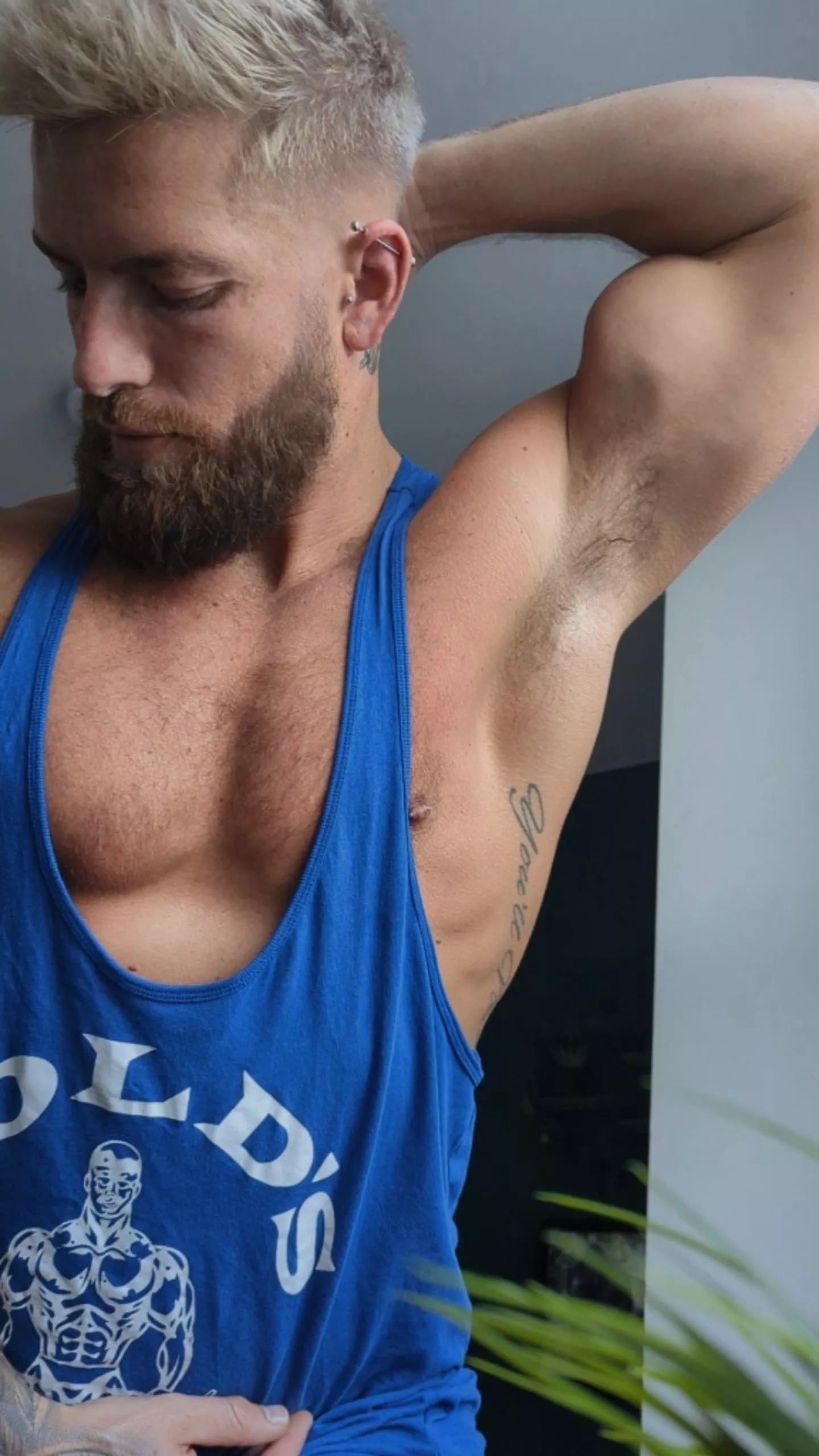 Stretching off after a 6 mile run... would you sniff? posted by scott_hudson_fitflex