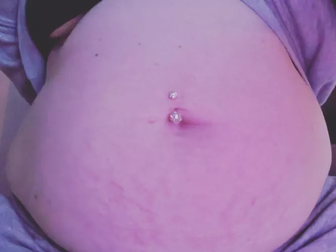 Stretchmarks 😳🤤😻 by Bbwsarah