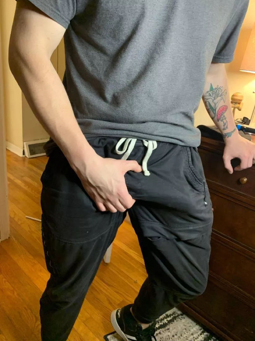 Struggling to keep it in my pants posted by S_ilk69