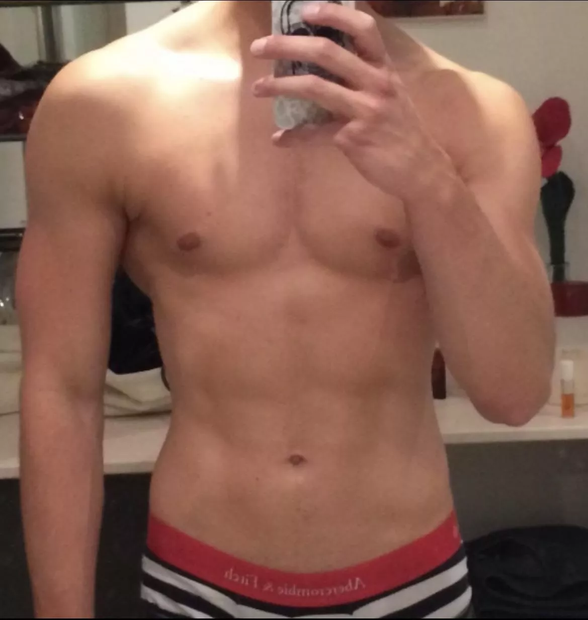 Study Break 📚 Who wants to hop in the shower with me? 💦 [M]26 posted by NaughtyMagicTent1718