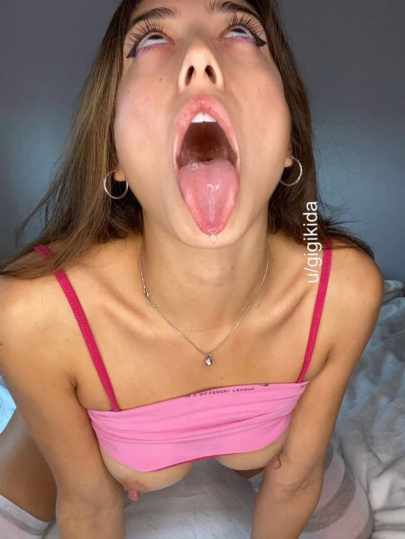 Stuff your cock down my throat 👅 posted by gigikida