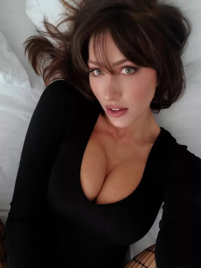 Stunning beauty with perfect Boobies posted by BoobsandTitsLovers