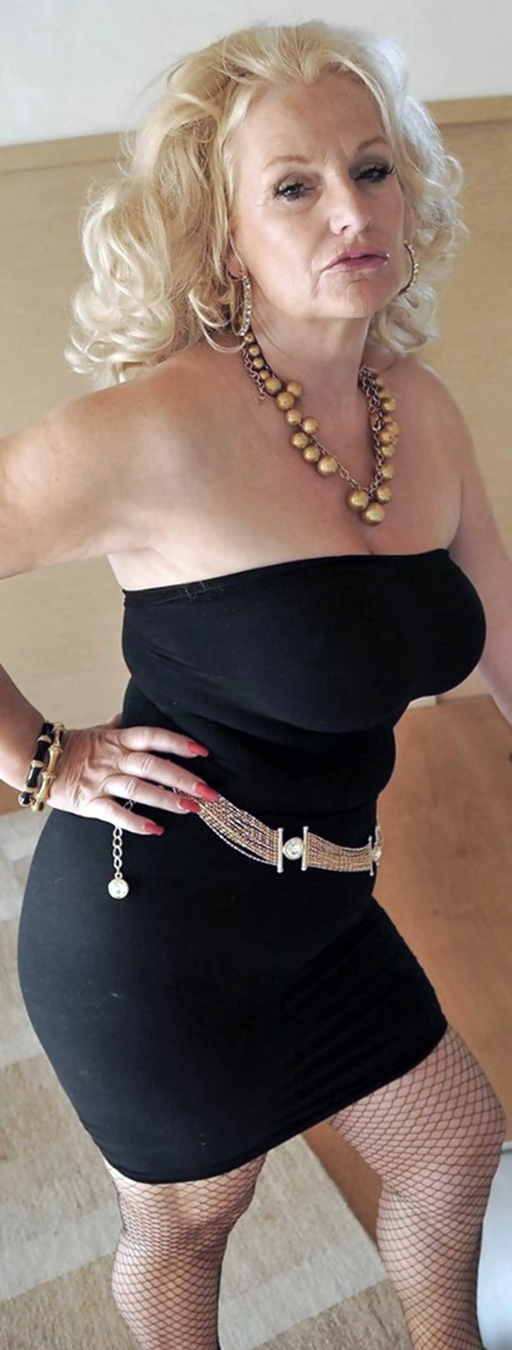 Stunning GILF posted by Bbc_confessions