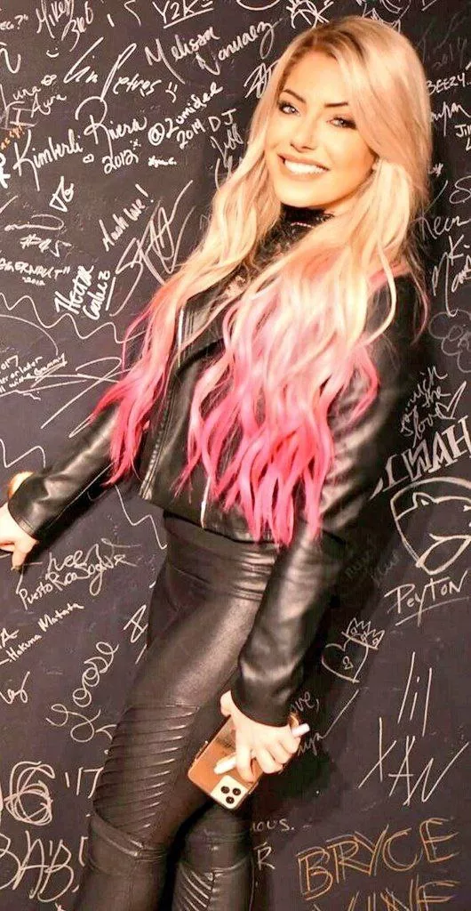 Stunning in Leather Bliss posted by TRUBOOBSMAN