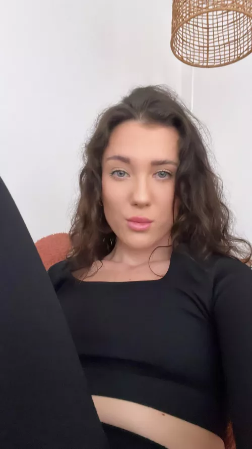 SUB TO MY FREE SITE!!!! Kinky, sexy, love chatting, flirty, 24/7 attention 🥰😈👸🏻❤️ link in comments🥰 by DemiLou_xox